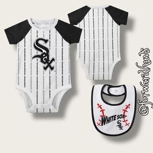 Chicago White Sox Infant Bodysuit and Reversible Bib Set (3-6 Months)